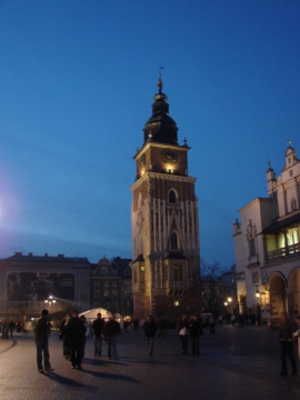 Torre del Ayuntamiento en la Plaza Principal de Cracovia